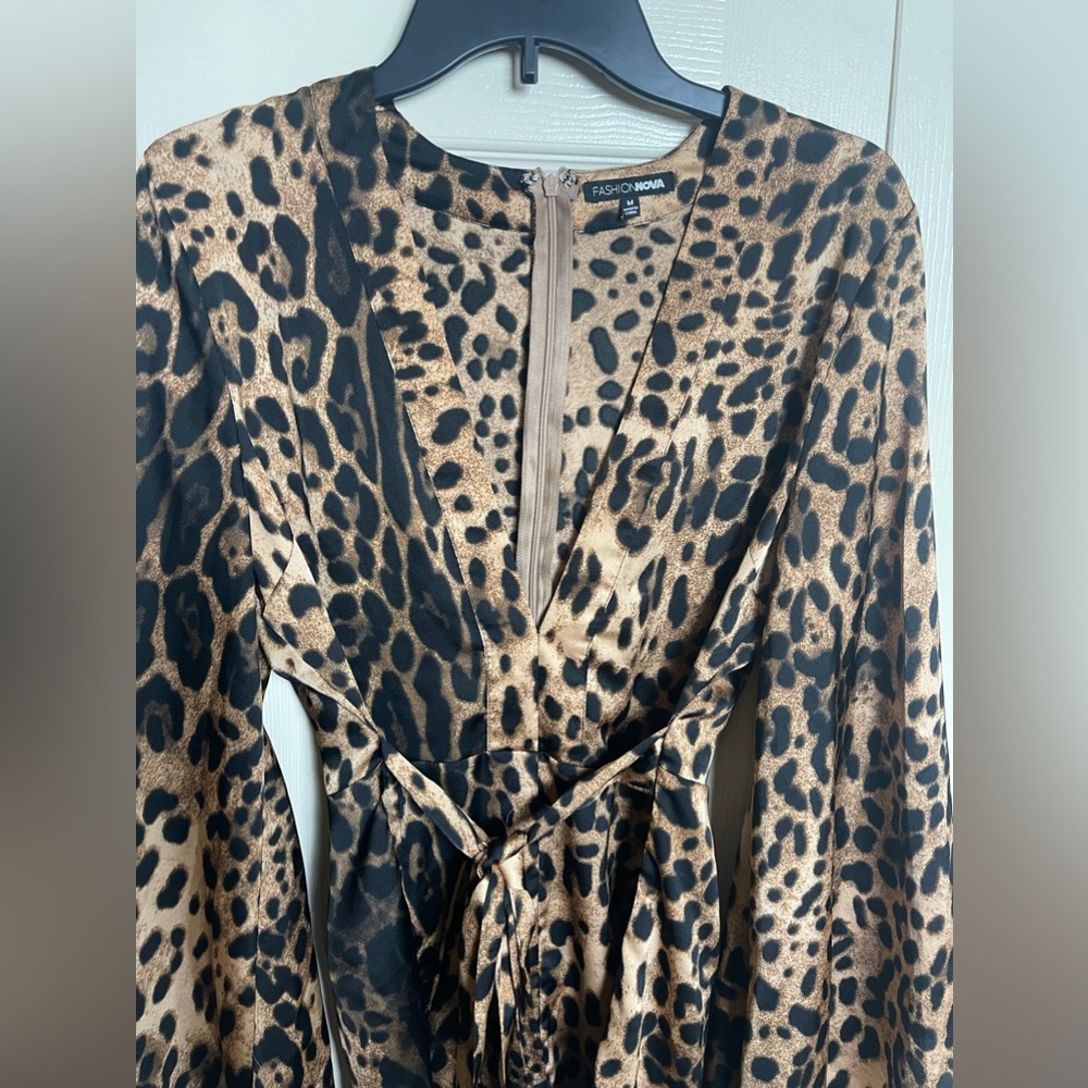 Fashion Nova Longsleeve Leopard Print Romper Size Medium - Picture 6 of 12